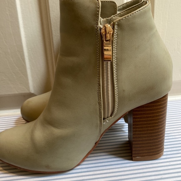 Catherine Malandrino “Carol” booties with tassel. Size 6 - Picture 4 of 9